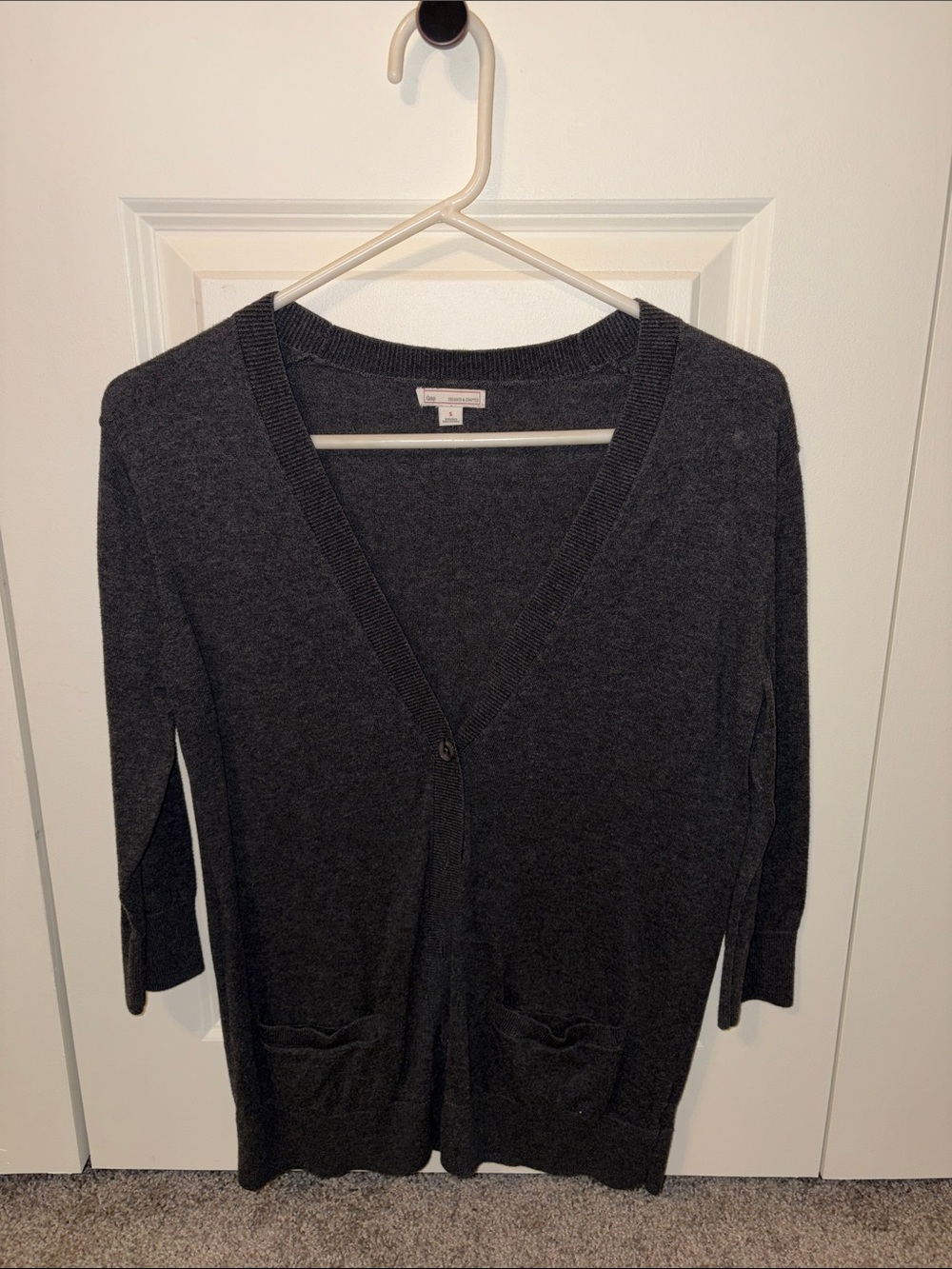 Gap three-quarter sleeve grey cardigan pockets